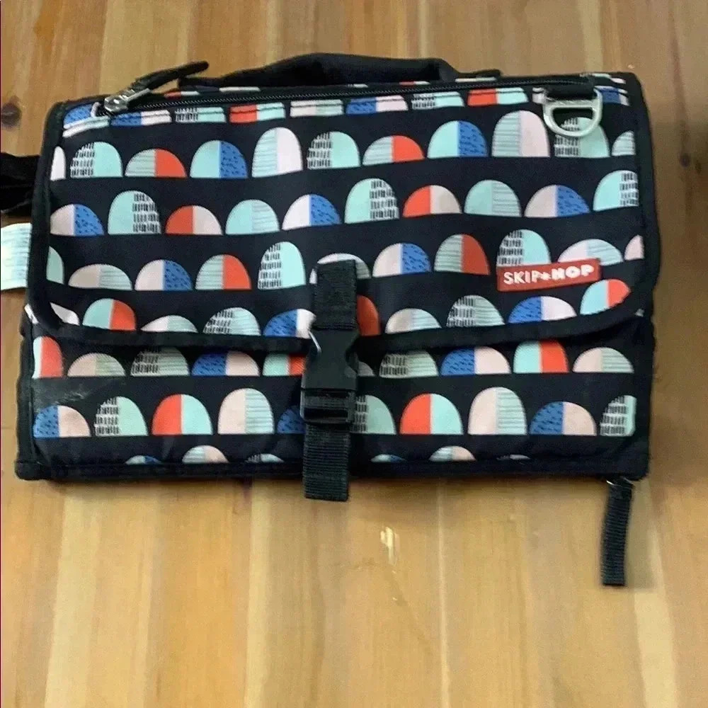 Skip * Hop portable changing pad in excellent condition